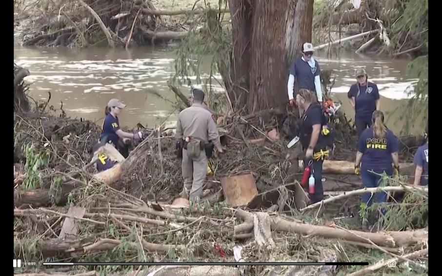 टेक्सास बाढीपिडीतको एक हप्तापछि पनि उद्धार कार्य जारी, मृतकको संख्या १२० नाघ्यो